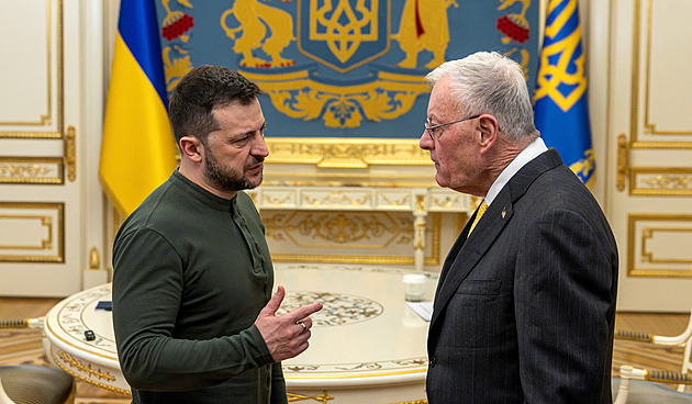 Zelenskyj se sešel s Kelloggem, Trump před schůzkou v Bílém domě píše o poctě