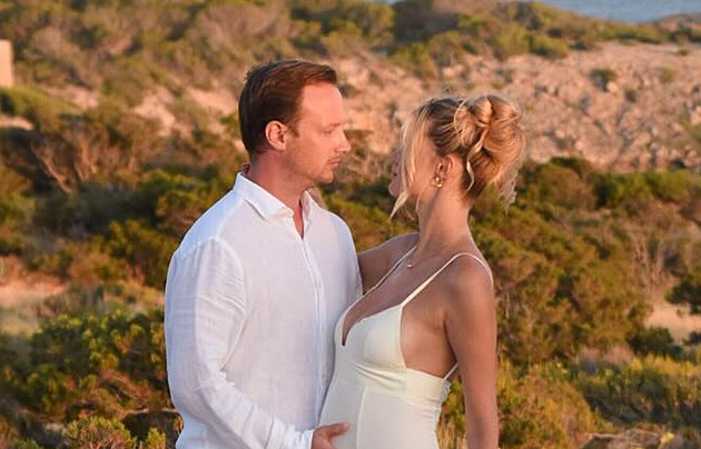 Kdo je Byron Baciocchi, který čeká dítě s českou miss Krystynou Pyszkovou?