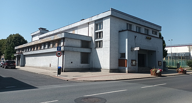 Sto milionů ke 100. výročí. Sokolové usilují o obří sumu pro chátrající kino