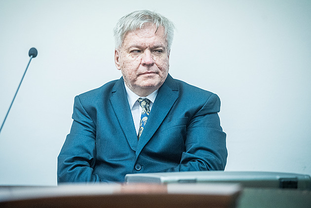 Když jsem zjistil krádež milionů, klesla mi brada, říká lékař Barták. Viní advokáta