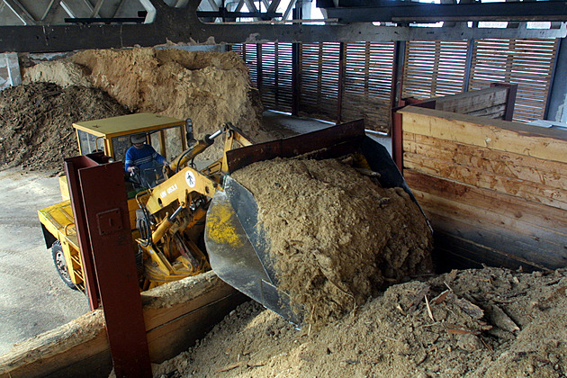 Zlín drtí dřevěné zbytky na biopalivo. Plánuje i přeměnu odpadu na energii