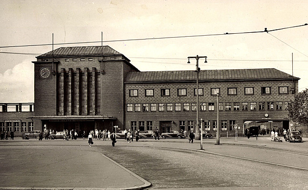Záchodu se nesmí používat, pokud je vlak ve stanici? Na tomhle nádraží je to naopak