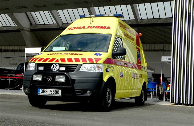 D5 před Prahou stojí. Bourala dvě nákladní auta, jeden z řidičů se zranil