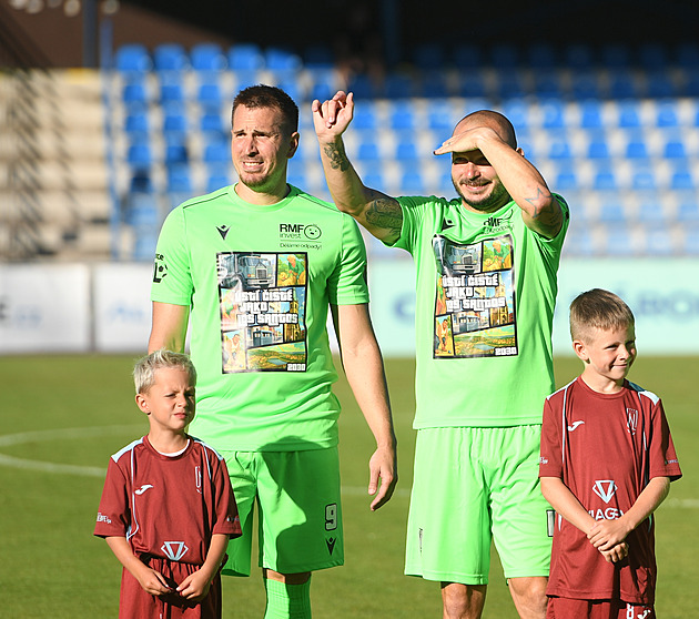 Koště a lopata. Ústečtí fotbalisté vyrazí uklízet město. Do Mojžíře, směje se Čítek