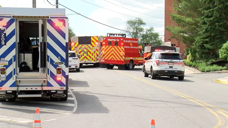 Opilec v Severní Karolíně vletěl autem do domu, ten dvakrát vybuchl. Hasiči skončili ve špitále