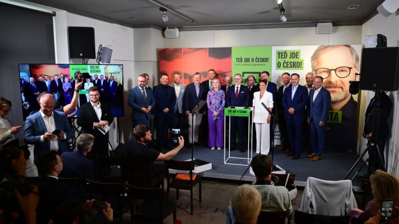 Uspořádáme fotbalové Euro a napravíme chyby Pirátů. Nejde o populismus, ujistil Fiala