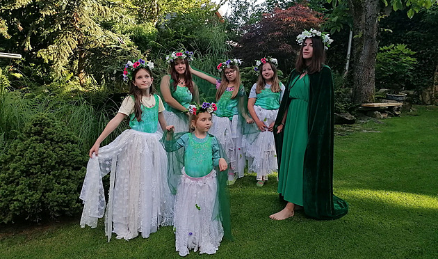 Vesnický statek ochotníci promění v operní scénu. Na magické večery zve Rusalka