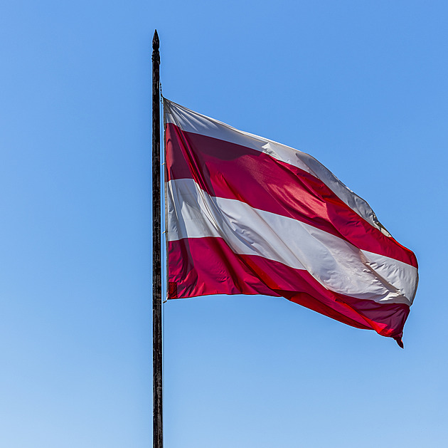 To je brněnská vlajka, hlásí cedule na Špilberku. Lidé si ji pletou s rakouskou