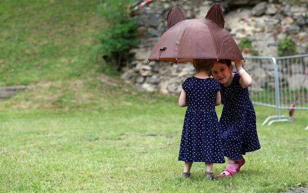 Přeháňky a bouřky zasáhnou část Česka. Víkend bude slunečný, ale chladnější