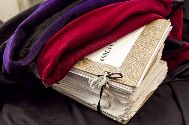 Soud projedná loupežné přepadení chataře, útočníci ho brutálně zbili a svázali