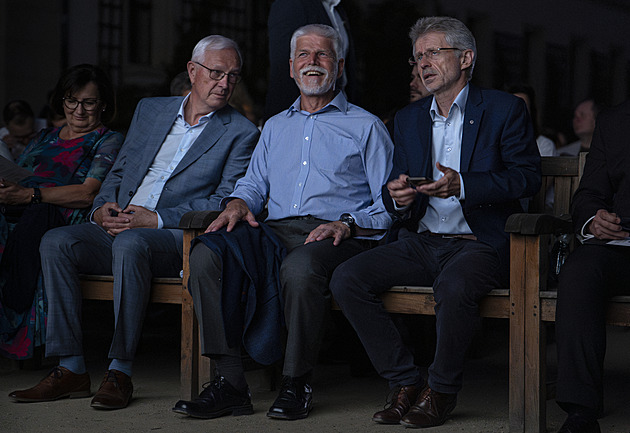 Pavel, Drahoš a Vystrčil zhlédli Velký vlastenecký výlet o popíračích ruské viny