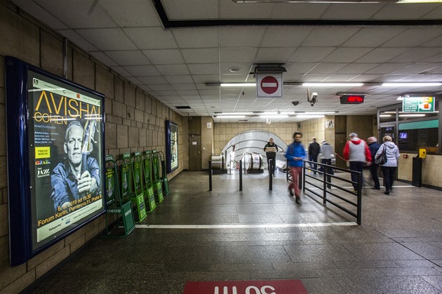 Stanice metra Staroměstská se otevře i pro vstup, eskalátory jsou opraveny