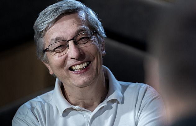 Česko je zaslíbené ezoterice. Sekty lákají i vysokoškoláky, říká religionista