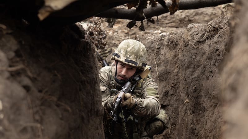 Putinův nůž se zařízl hlouběji do Ukrajiny. Mašinerie Kremlu se blíží k významné linii