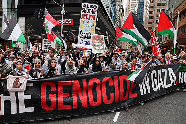 Desítky tisíc lidí protestují v Austrálii za mír v Gaze, konalo se přes 40 pochodů