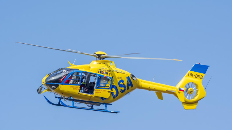 Smrt na brigádě: 15letého chlapce na Klatovsku připravil stroj ruku. Resuscitace byla marná