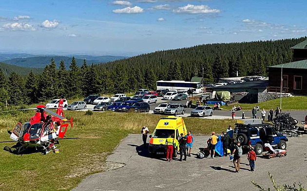 Drama na Pradědu. Jízdy na kole i na koloběžce skončily těžkým zraněním