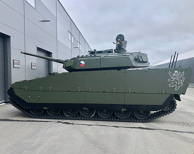 Premiéra obrněnce CV90 pro českou armádu. První vyjel z výroby ve Švédsku