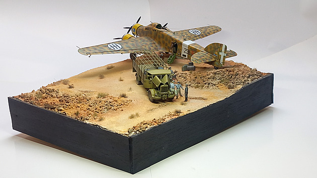 Test barev na bombardéru Sparviero se zvrtnul v diorámu s příběhem