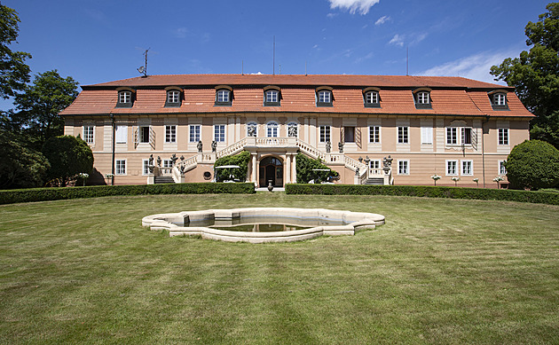 Další neúspěšná aukce. Za zámek Štiřín nikdo 800 milionů nezaplatil