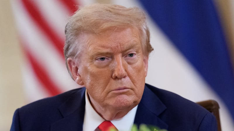 Trumpova cla jsou nezákonná, potvrdil soud. Jejich zrušení? Pohroma, varuje prezident