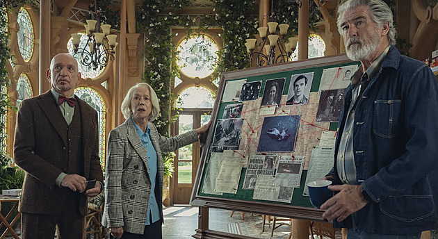 TELEVIZIONÁŘ: Brosnan a Mirrenová hledají v seniorské komedii vraha