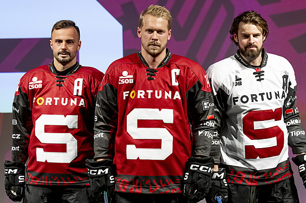 Hokejová Sparta při slavnostní přehlídce odtajnila nové dresy. Čistý vzhled zůstává