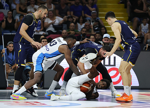 Řekové šetřili hvězdu a poprvé narazili. Dobrá lekce, soudí kouč