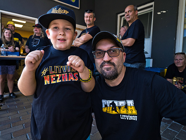 Sbírka na Litvínov: dva dny, přes 400 tisíc. Cheza navždy, píší dárci na účet