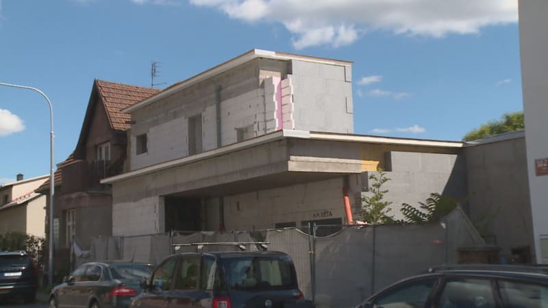 Hřibova „obludnost“ v Kyjích budí rozpaky. Nehodí se do zástavby, stěžují si místní