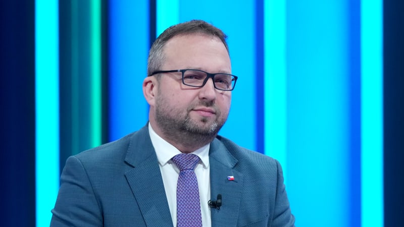 Péče o nemohoucí seniory? Stejná priorita jako obrana, máme málo času, varuje Jurečka