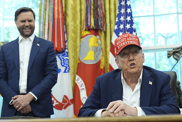 Zvyšte cla pro Indii a Čínu, my se přidáme, vyzval Trump EU. Chce zatlačit na Rusko
