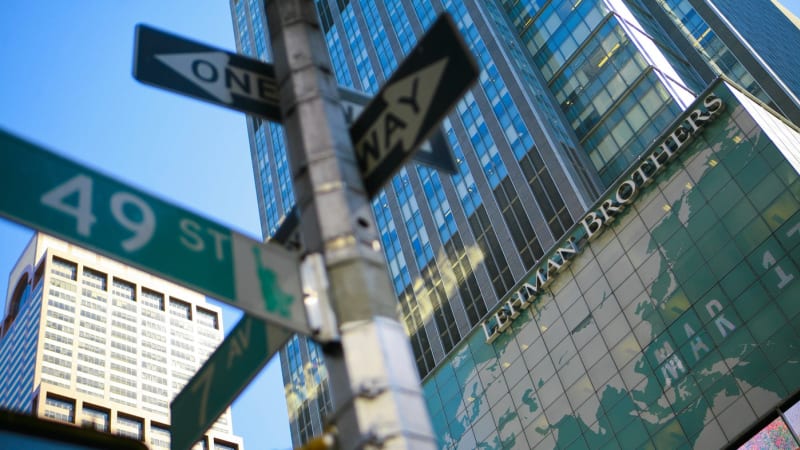 Den, který změnil světovou ekonomiku: Před 17 lety se akciové trhy v USA otřásly v základech