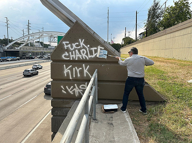 ANALÝZA: Politické násilí? Přijatelné. Co dělá z lidí v USA střelce a jejich fandy