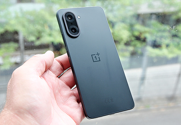 Má velkou baterii, mohla být ještě větší. Prohlédněte si dostupný oneplus