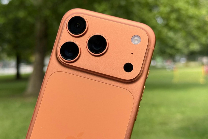 Bude iPhone 18 Pro nuda? Apple design nezmění, i když zákazníci reptají. Nad základním modelem visí otazník