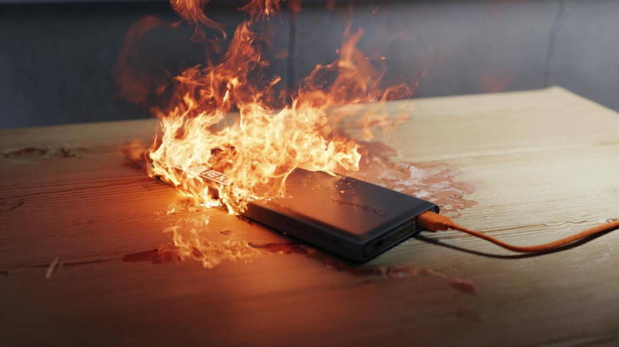 Anker stahuje půl milionu powerbank! Desítky kusů začaly hořet. Nemáte ji také doma?