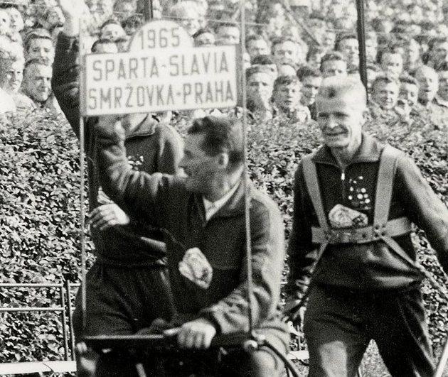 Trakařem na derby. Nadšenci jdou po stopách dávné sázky, ujedou 145 kilometrů