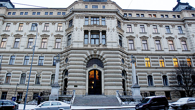 Mladík roky znásilňoval mladší sestru. Dejte mi podmínku, žadonil u soudu