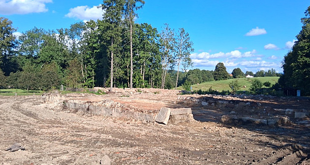 Nejsevernější kostel kdysi odstřelili. Na odhalený půdorys se vrátí rodáci