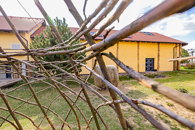 Dlabaný člun i broušené sekery. Archeopark ukazuje experimenty v novém