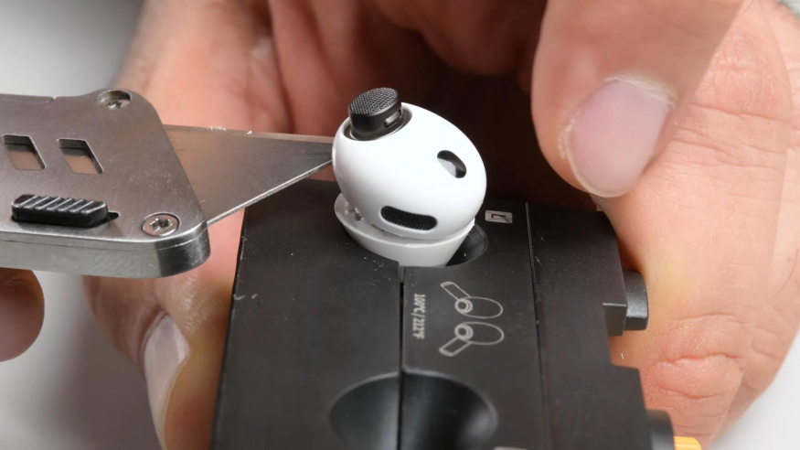 Slabina AirPods Pro 3? Nová sluchátka od Applu jsou téměř neopravitelná