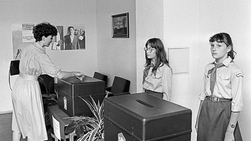 REPORTÁŽ: Volili jsme voly. Pamětník vzpomíná na urny, u kterých stály pionýrky