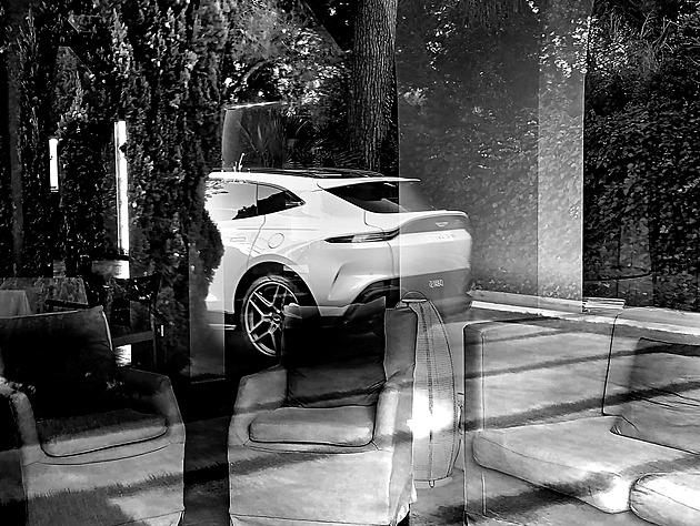 První jízda: Aston Martin DBX S je milionářský stěhovák, jezdí tři sta i hýčká