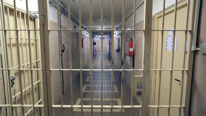 Za mučení vězenkyně dostali podmínku. Šestice dozorců ze Světlé stanula před soudem