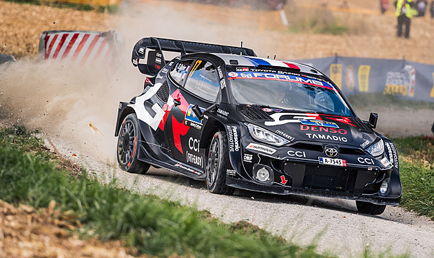 Zrádné české rychlostní zkoušky. Slavný Ogier měl nehodu, ulomil přední kolo