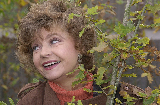 Zemřela britská herečka Prunella Scalesová, proslavila se v sitcomu Hotýlek