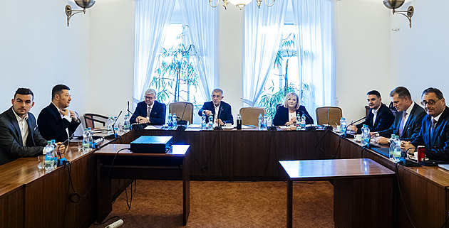 ANO, SPD a Motoristé mají koaliční smlouvu, jednají o funkcích ve Sněmovně