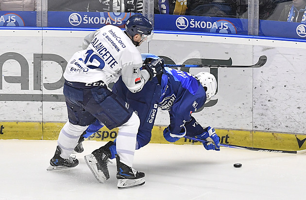 ONLINE: Budějovice vedou, Kometa na třetí pokus skóruje v Plzni. Lídr čelí Hradci