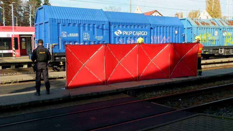 Tragédie v Hodoníně: Pod koly vlaku skončil sebevrah i muž, který ho zachraňoval